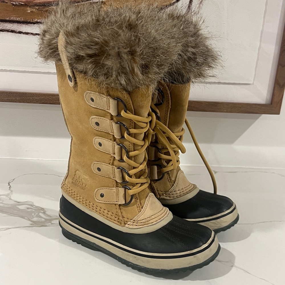 Women’s size 5 Sorel Joan of Arctic Waterproof Boots
